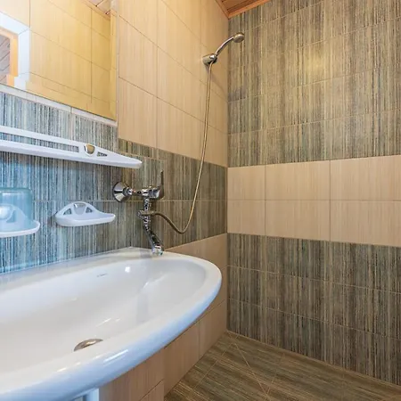 Arona Apartament *